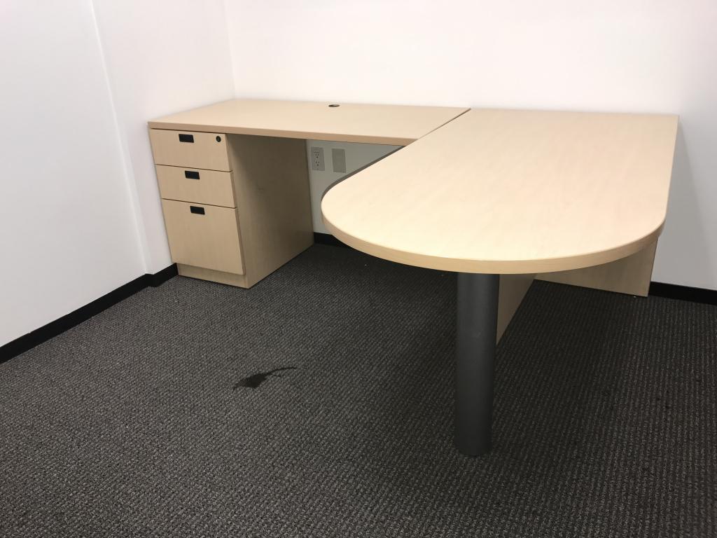 Used Office Desks : Maple 6x6 P-Shape Desk at Furniture Finders