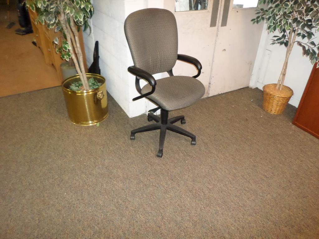 Used Office Chairs Used High Back HON Desk chairs at Furniture Finders