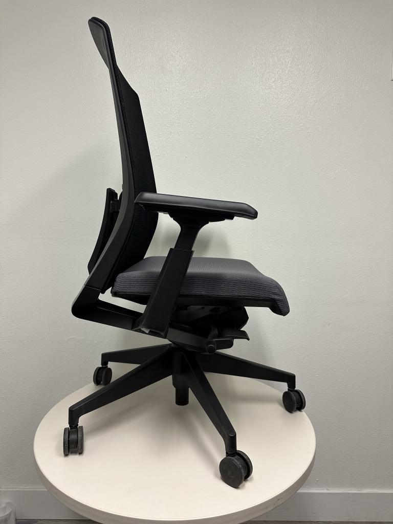 Used Office Chairs Haworth Very Grey And Black Fully Loaded At   62893 1 