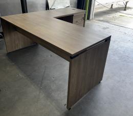 Linea Italia L-Shaped Desk w/ Pedestal